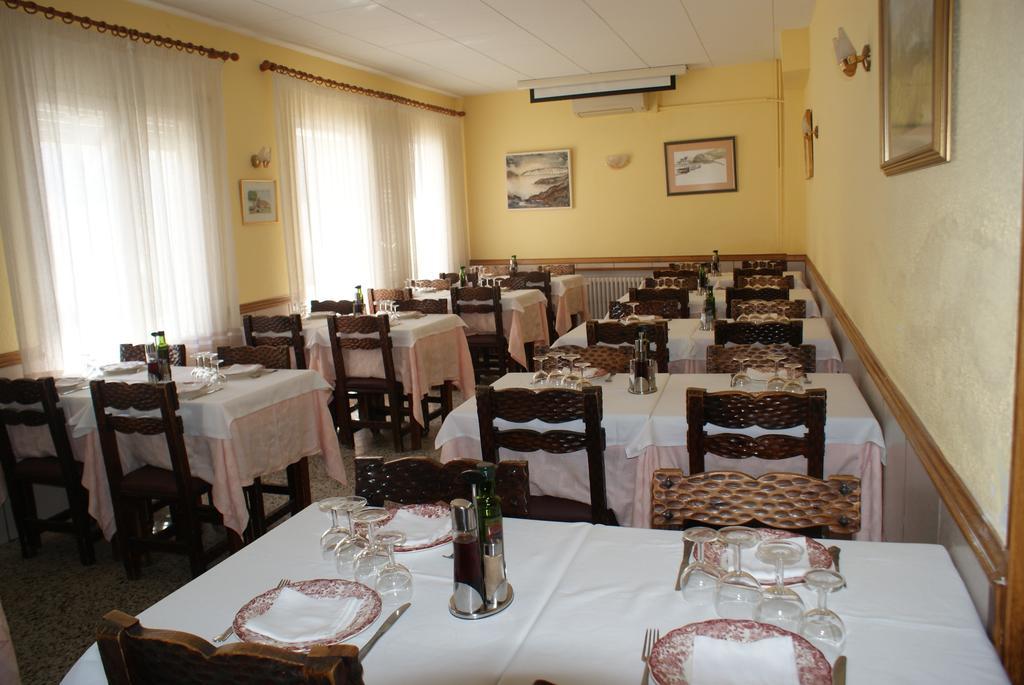 Hostal Gran Sol Llanca Exterior photo